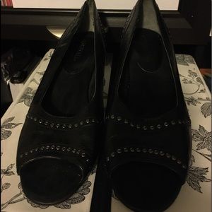 Black with silver 91/2 Aerosoles with open toe